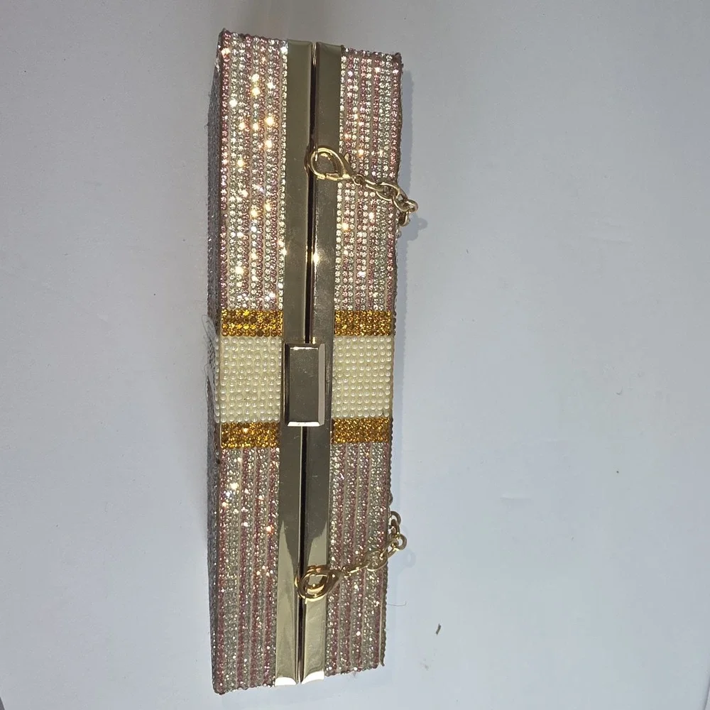 Pink Rhinestone Bedazzled Novelty Money Purse, Clasp Closure,